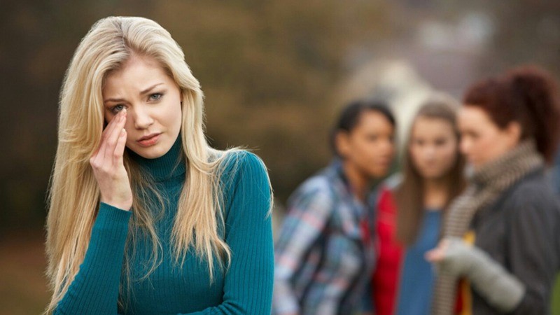 Người hay hỏi về các mối quan hệ cá nhân của bạn có thể lợi dụng bạn. Ảnh minh họa: Internet