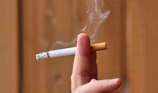 Chiếc khăn tẩm giấm trắng và chất tẩy rửa còn có thể khử mùi trong phòng, làm sạch không khí. Ảnh minh họa: Internet