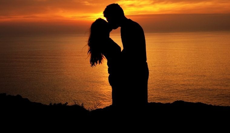 Cảnh nhạy cảm của người cổ đại tiết lộ sự thật bất ngờ về nguồn gốc nụ hôn 2 Cảnh nhạy cảm của người cổ đại tiết lộ sự thật bất ngờ về nguồn gốc nụ hôn 2