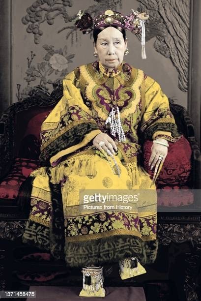 Từ Hi Thái hậu có một tang lễ hoành tráng, tương xứng với quyền lực khi còn sống của bà. Từ Hi Thái hậu có một tang lễ hoành tráng, tương xứng với quyền lực khi còn sống của bà.