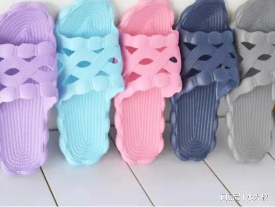 Giày dép xốp có mùi khó chịu, không thể làm sạch và có thể gây bệnh beriberi. Ảnh minh họa: Internet