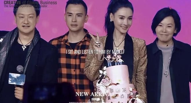 Ở góc này, nhiều người nhận xét Trương Bá Chi là phiên bản Tống Tổ Nhi trung niên. Ở góc này, nhiều người nhận xét Trương Bá Chi là phiên bản Tống Tổ Nhi trung niên.