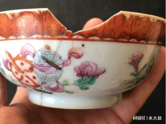 Không nên giữ bát đĩa sứt mẻ trong nhà. Theo quan niệm phong thủy, bát đĩa kiểu này mang đến điềm xấu về tài lộc. Ảnh minh hoa: Internet