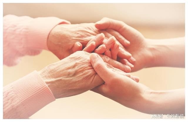 Hiếu thảo với đấng sinh thành thì cuộc đời bạn sẽ không phải hối hận. Ảnh minh họa: Internet