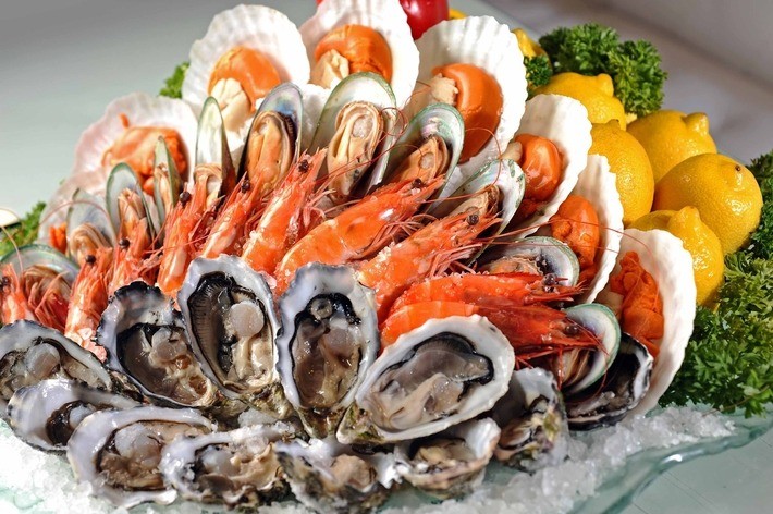 Hải sản không nên để qua đêm bởi đạm trong món ăn sẽ biến đổi, gây nặng bụng. Ảnh minh họa: Internet Hải sản không nên để qua đêm bởi đạm trong món ăn sẽ biến đổi, gây nặng bụng. Ảnh minh họa: Internet