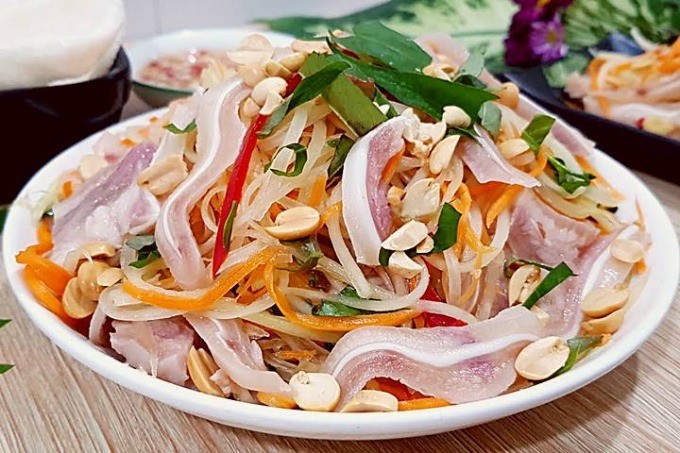 Nộm, gỏi là món chỉ nên ăn một lần, thừa đổ bỏ, không để quá 5 tiếng. Ảnh minh họa: Internet Nộm, gỏi là món chỉ nên ăn một lần, thừa đổ bỏ, không để quá 5 tiếng. Ảnh minh họa: Internet