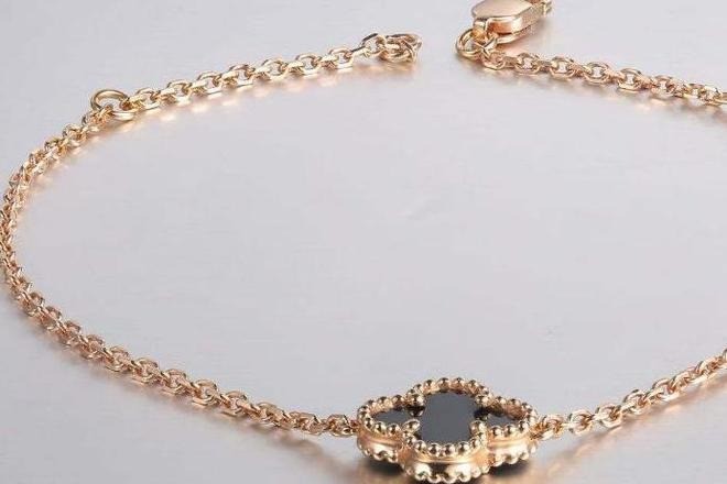 Trắc nghiệm: Chọn chiếc vòng yêu thích, biết ngay năm nay thăng chức hay vẫn giậm chân tại chỗ - Ảnh 2 Trắc nghiệm: Chọn chiếc vòng yêu thích, biết ngay năm nay thăng chức hay vẫn giậm chân tại chỗ - Ảnh 2