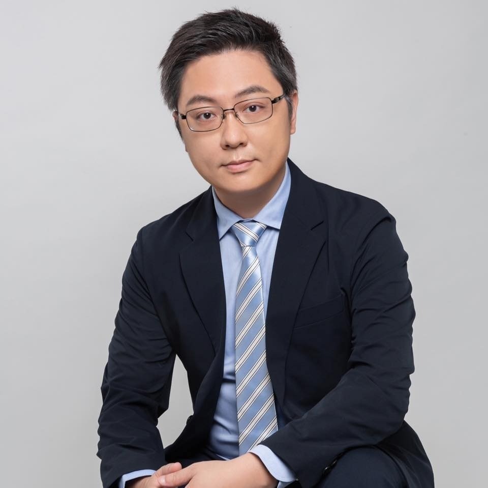 Lý Trác Hiên, con trai Lý Khôn Thành bất ngờ 'quay xe', tuyên bố không tranh giành tài sản với mẹ kế nữa.