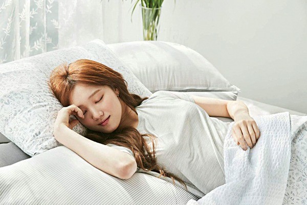 Ngủ đủ giấc và giấc ngủ chất lượng là một yếu tố giúp bạn trẻ lâu. Ảnh minh họa: Internet Ngủ đủ giấc và giấc ngủ chất lượng là một yếu tố giúp bạn trẻ lâu. Ảnh minh họa: Internet