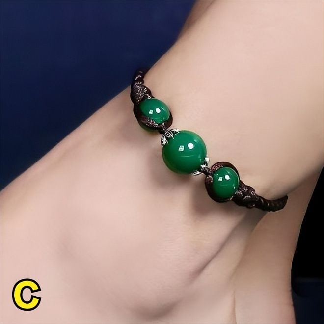 Trắc nghiệm tâm lý: Chiếc lắc chân đẹp nhất tiết lộ khả năng sa ngã của bạn - Ảnh 3