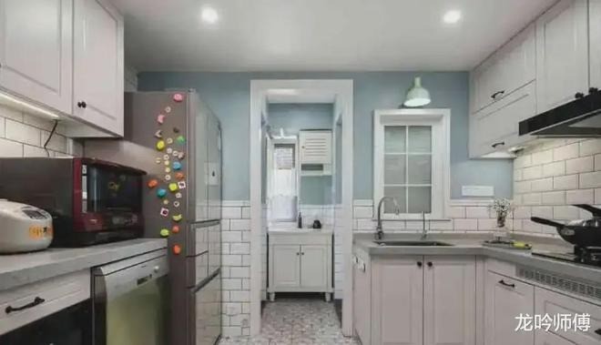 Cửa nhà bếp và phòng tắm đối diện nhau sẽ khiến tài vận thất thoát. Ảnh minh họa: Internet