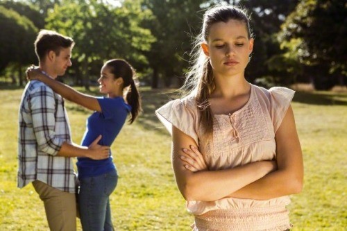 Trong cuộc sống, sẽ có những kiểu người thân luôn muốn chúng ta gặp xui xẻo, đau khổ. Ảnh minh họa: Internet