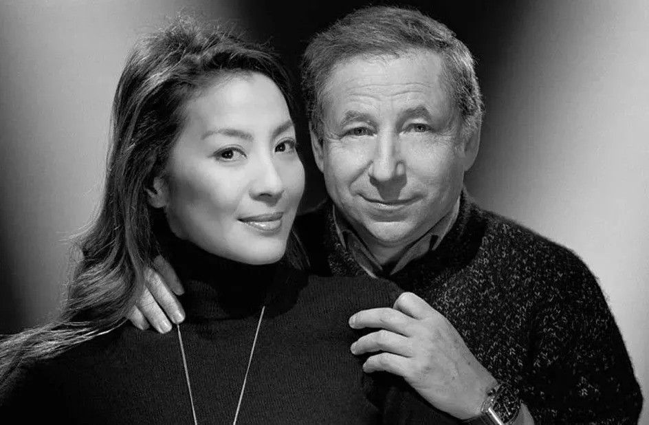 Cặp đôi về chung nhà sau 19 năm yêu. Ảnh: Internet