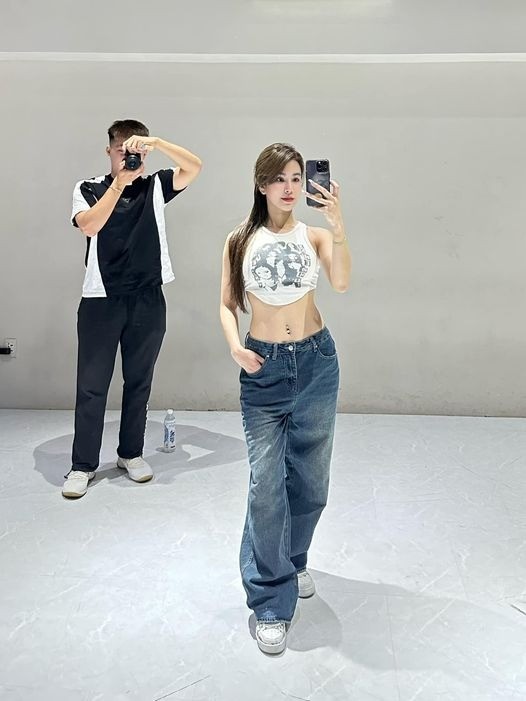 Diệp Lâm Anh khoe body 'keo lì' sau phiên tòa với chồng cũ. Ảnh: FBNV Diệp Lâm Anh khoe body 'keo lì' sau phiên tòa với chồng cũ. Ảnh: FBNV