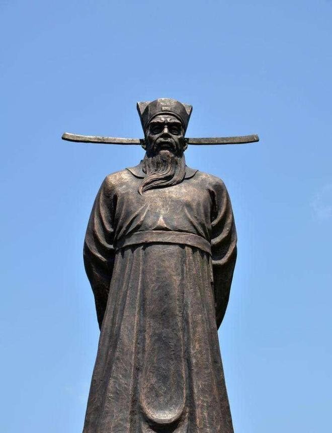 Tượng Bao Thanh Thiên. Ảnh: Internet