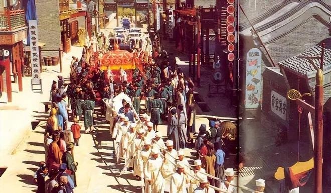 Vào ngày đưa tang Bao Thanh Thiên, 21 chiếc quan tài đi ra từ 7 cổng thành khiến người dân hoang mang. Ảnh minh họa: Internet