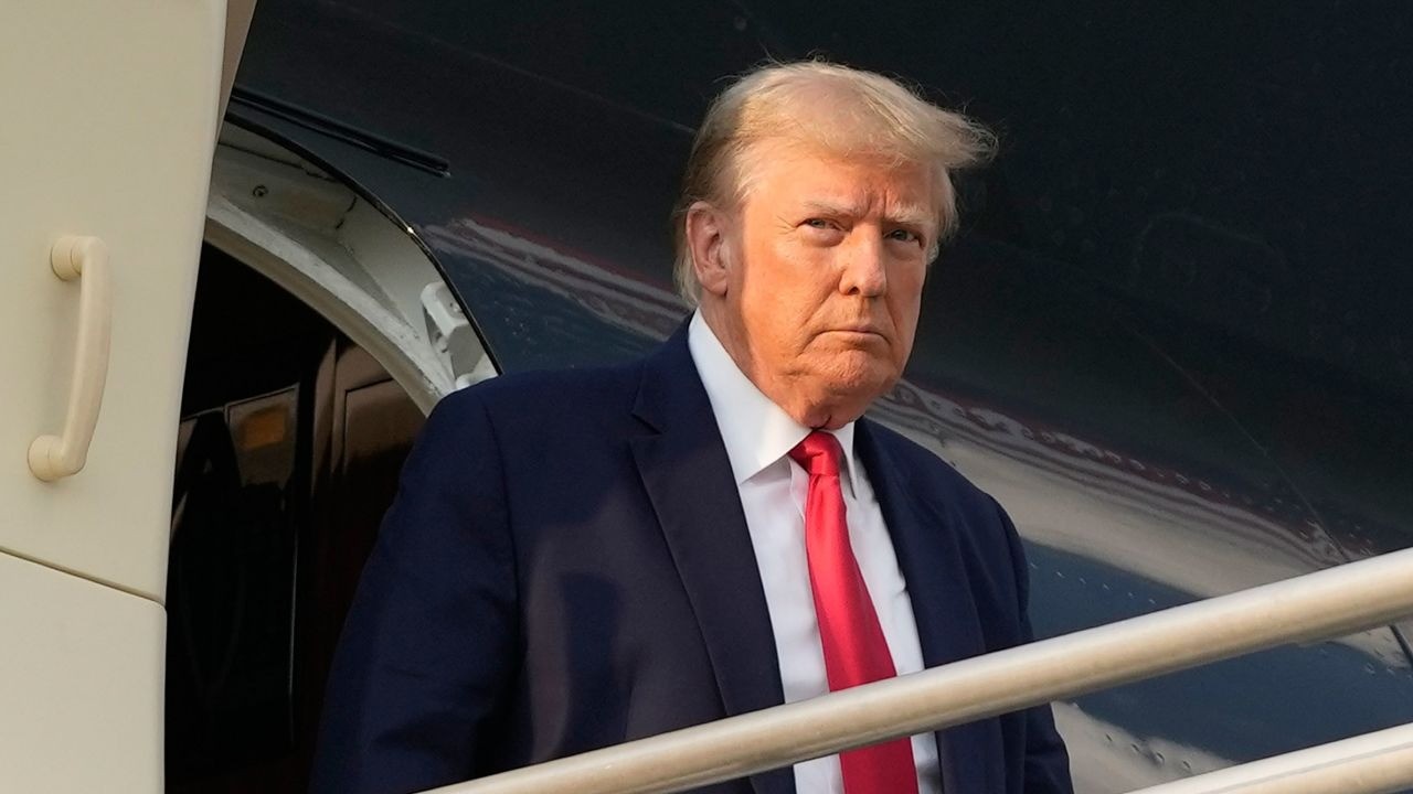 Bà Vanga dự đoán Trump sẽ thành tổng thống một lần nữa nhưng mắc phải căn bệnh bí ẩn. Ảnh minh họa: Internet Bà Vanga dự đoán Trump sẽ thành tổng thống một lần nữa nhưng mắc phải căn bệnh bí ẩn. Ảnh minh họa: Internet