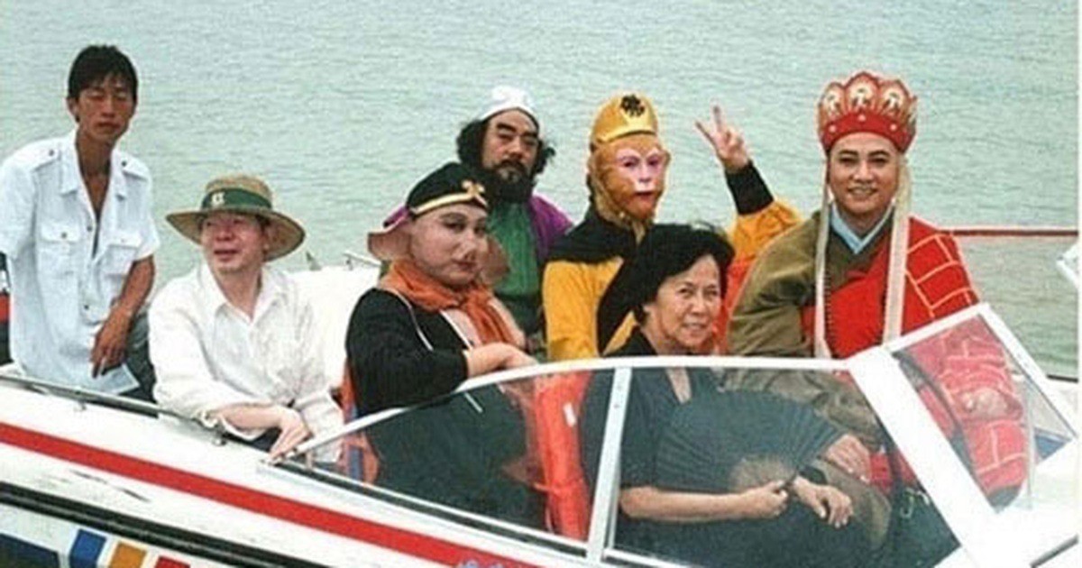 Đạo diễn Dương Khiết và ekip Tây Du Ký. Ảnh: Internet Đạo diễn Dương Khiết và ekip Tây Du Ký. Ảnh: Internet
