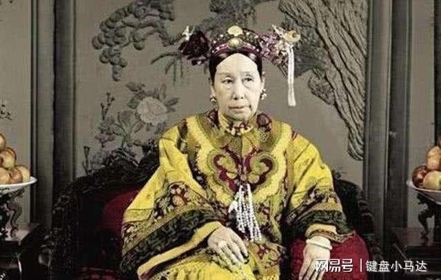 Cuối cùng, nhờ phương thuốc dân gian của một thái giám mà Từ Hi khỏi táo bón. Bà đã ban thưởng cho người này rất hậu hĩnh còn thái y viện thì nhận một màn giáo huấn ê chề. Ảnh minh họa: Internet Cuối cùng, nhờ phương thuốc dân gian của một thái giám mà Từ Hi khỏi táo bón. Bà đã ban thưởng cho người này rất hậu hĩnh còn thái y viện thì nhận một màn giáo huấn ê chề. Ảnh minh họa: Internet