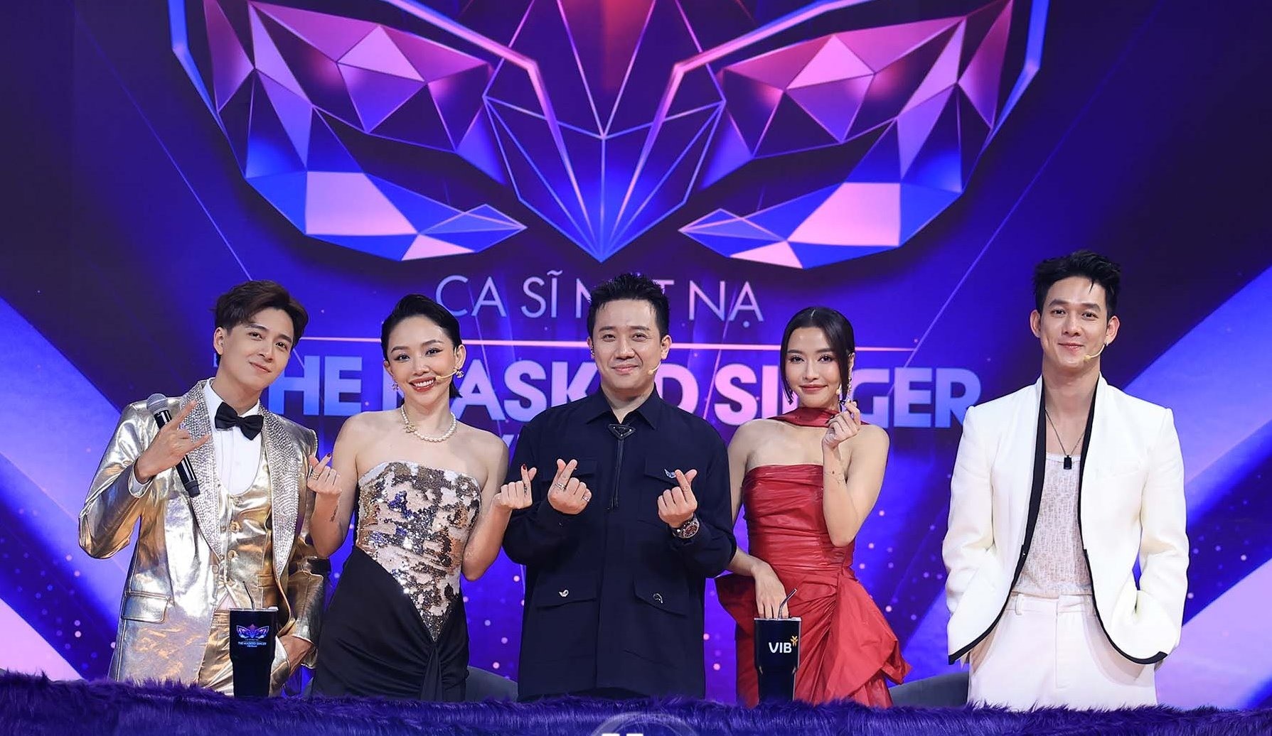 Trấn Thành và dàn nghệ sĩ trong The Masked Singer. Ảnh: Internet
