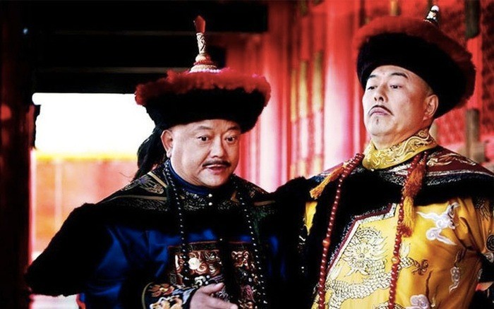 Mặc dù là bạn thân, là thông gia với nhau nhưng Càn Long không phải người chống lưng cho Hòa Thân làm bậy trong triều. Ảnh minh họa: Internet Mặc dù là bạn thân, là thông gia với nhau nhưng Càn Long không phải người chống lưng cho Hòa Thân làm bậy trong triều. Ảnh minh họa: Internet