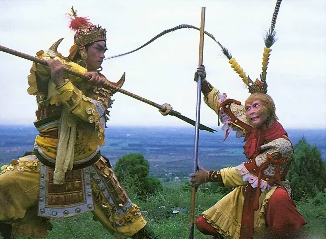 Nhị Lang Thần và Tôn Ngộ Không đã có màn giao tranh nảy lửa tại hội bàn đào. Từ đó, người xem mới bàn tán xem 2 nhân vật này ai mạnh hơn. Ảnh: Internet Nhị Lang Thần và Tôn Ngộ Không đã có màn giao tranh nảy lửa tại hội bàn đào. Từ đó, người xem mới bàn tán xem 2 nhân vật này ai mạnh hơn. Ảnh: Internet