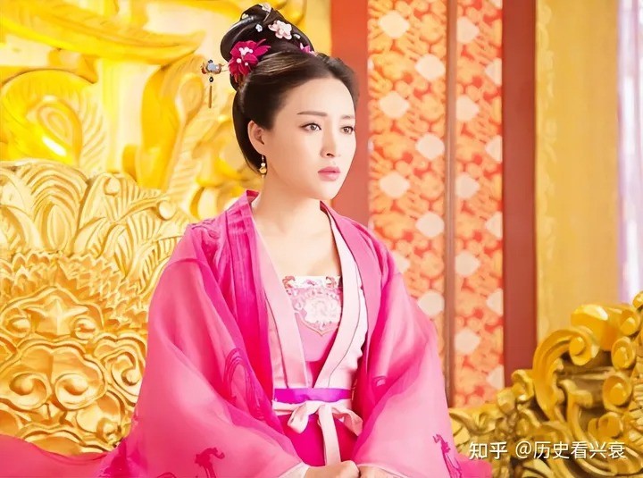 Vì sao phi tần thời xưa không tự mình cho con bú? Lý do thật sự buồn xé lòng - Ảnh 2 Vì sao phi tần thời xưa không tự mình cho con bú? Lý do thật sự buồn xé lòng - Ảnh 2