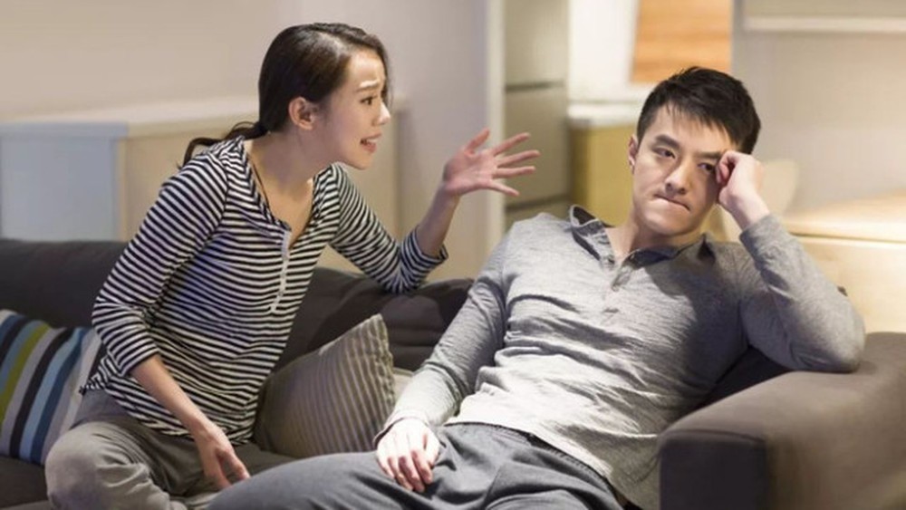 Khi có người khác, phụ nữ không còn dành trái tim, tâm tư, tình cảm cho chồng nữa. Cô ấy sẽ thấy chán ghét và cáu giận vô cớ với chồng. Ảnh minh họa: Internet Khi có người khác, phụ nữ không còn dành trái tim, tâm tư, tình cảm cho chồng nữa. Cô ấy sẽ thấy chán ghét và cáu giận vô cớ với chồng. Ảnh minh họa: Internet