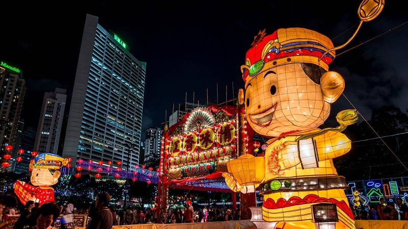Đường phố Hong Kong trang hoàng rực rỡ đón Trung thu năm 2013. Ảnh: Internet Đường phố Hong Kong trang hoàng rực rỡ đón Trung thu năm 2013. Ảnh: Internet