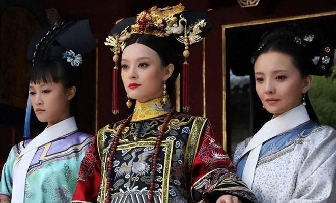 Nhưng sau khi nhập cung, được hoàng đế sủng ái, họ đi đâu cũng phải có người dìu. Chẳng lẽ họ lại trở nên yếu đuối chỉ sau một đêm? Ảnh minh họa: Internet Nhưng sau khi nhập cung, được hoàng đế sủng ái, họ đi đâu cũng phải có người dìu. Chẳng lẽ họ lại trở nên yếu đuối chỉ sau một đêm? Ảnh minh họa: Internet
