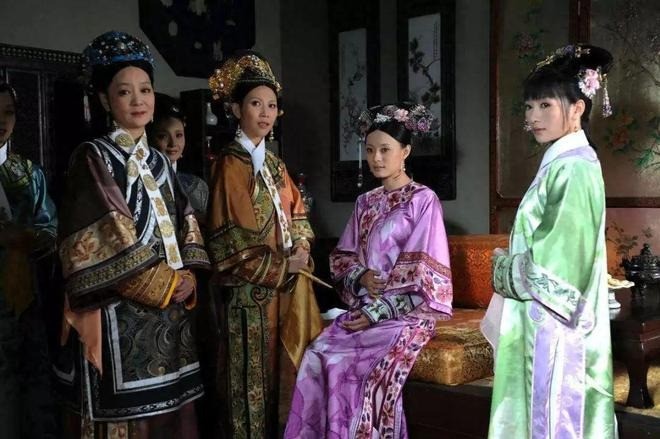 Nhập cung, những cô gái sẽ không còn là chính mình, phải tuân thủ hàng loạt quy định nghiêm ngặt, trở nên yếu đuối, mất tự tin, mất đi niềm vui và hạnh phúc của người tự do. Ảnh minh họa: Internet Nhập cung, những cô gái sẽ không còn là chính mình, phải tuân thủ hàng loạt quy định nghiêm ngặt, trở nên yếu đuối, mất tự tin, mất đi niềm vui và hạnh phúc của người tự do. Ảnh minh họa: Internet