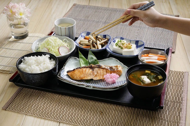 Người Nhật có một chế độ ăn cân bằng dinh dưỡng, rất tốt cho sức khỏe. Ảnh minh họa: Internet Người Nhật có một chế độ ăn cân bằng dinh dưỡng, rất tốt cho sức khỏe. Ảnh minh họa: Internet