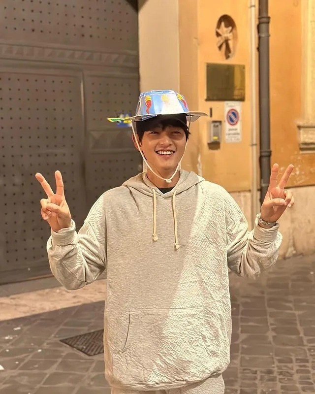 Song Jong Ki mới đây đã trở lại Hàn Quốc để quảng bá cho bộ phim của mình. Ảnh: IG Song Jong Ki mới đây đã trở lại Hàn Quốc để quảng bá cho bộ phim của mình. Ảnh: IG
