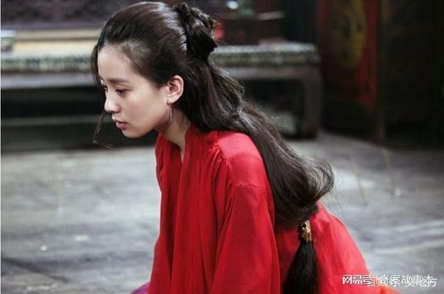 Thứ ba, những người phụ nữ trong gia đình quan lại bị tịch thu gia sản có thể trở thành nô lệ trong hoàng cung hoặc bị bán cho những gia đình quan lại khác. Ảnh minh họa: Internet Thứ ba, những người phụ nữ trong gia đình quan lại bị tịch thu gia sản có thể trở thành nô lệ trong hoàng cung hoặc bị bán cho những gia đình quan lại khác. Ảnh minh họa: Internet