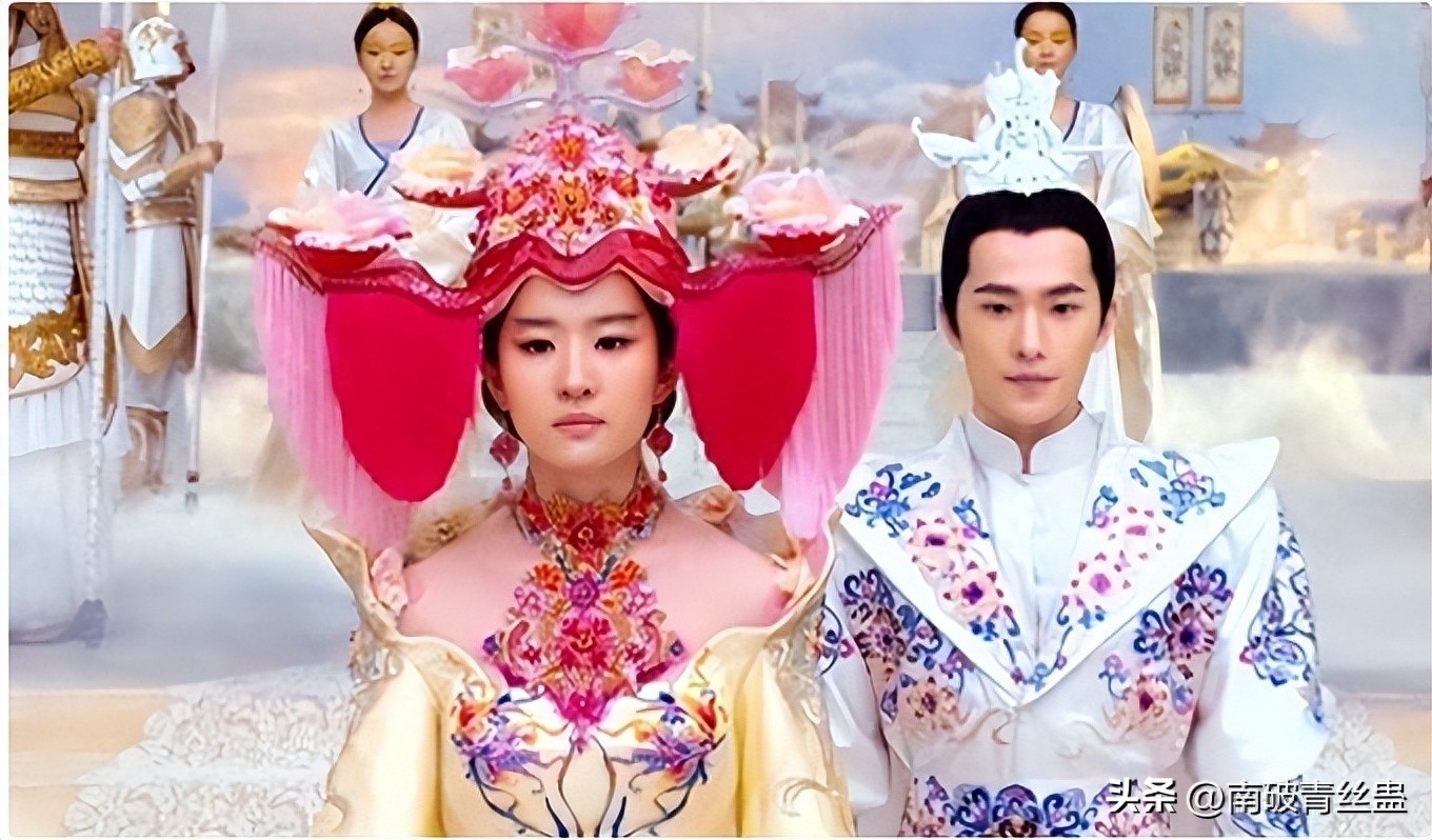 'Thần tiên tỷ tỷ' Lưu Diệc Phi với chiếc mũ phượng ố dề trong đám cưới.