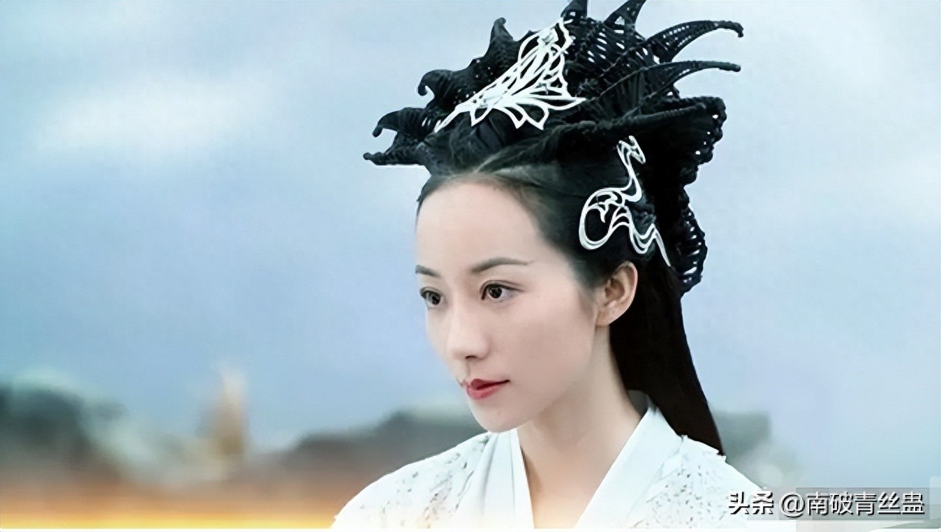 Hàn Tuyết cũng có kiểu tóc gây sốc trong phim Trư Bát Giới Cát Tinh Chiếu Rọi.