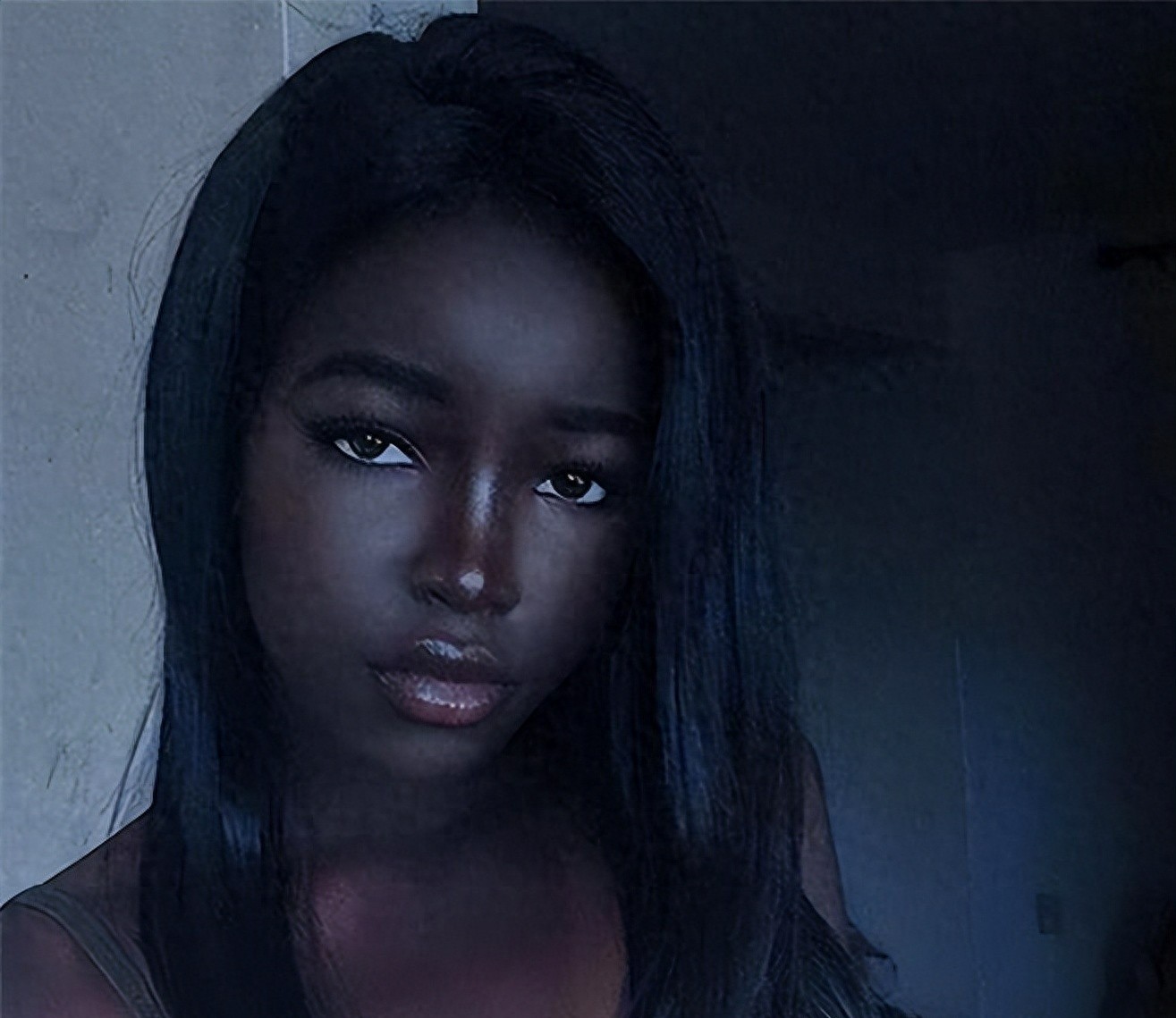 Cô gái được ghi vào Kỷ lục Guinness vì quá xinh đẹp, đến trường có vệ sĩ đi kèm giờ ra sao? - Ảnh 3