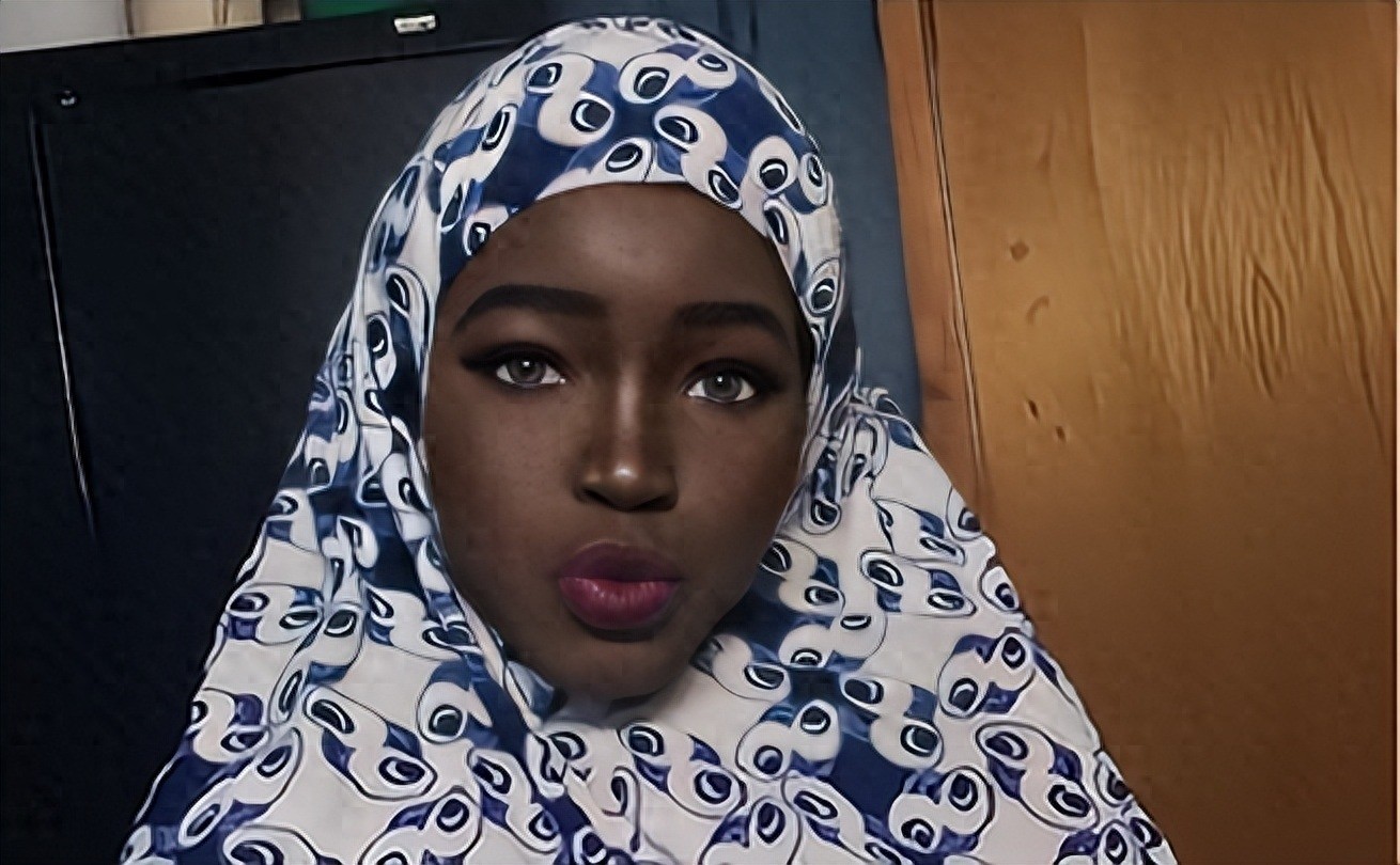 Cô gái được ghi vào Kỷ lục Guinness vì quá xinh đẹp, đến trường có vệ sĩ đi kèm giờ ra sao? - Ảnh 2