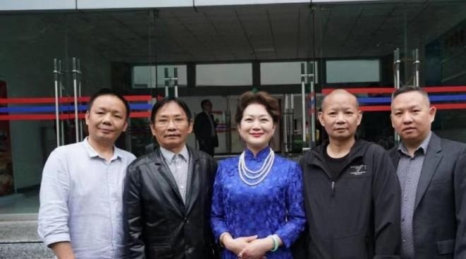 Chàng trai thất học mất 5 năm trở thành tỷ phú tự thân nhờ rửa chân cho người - Ảnh 5