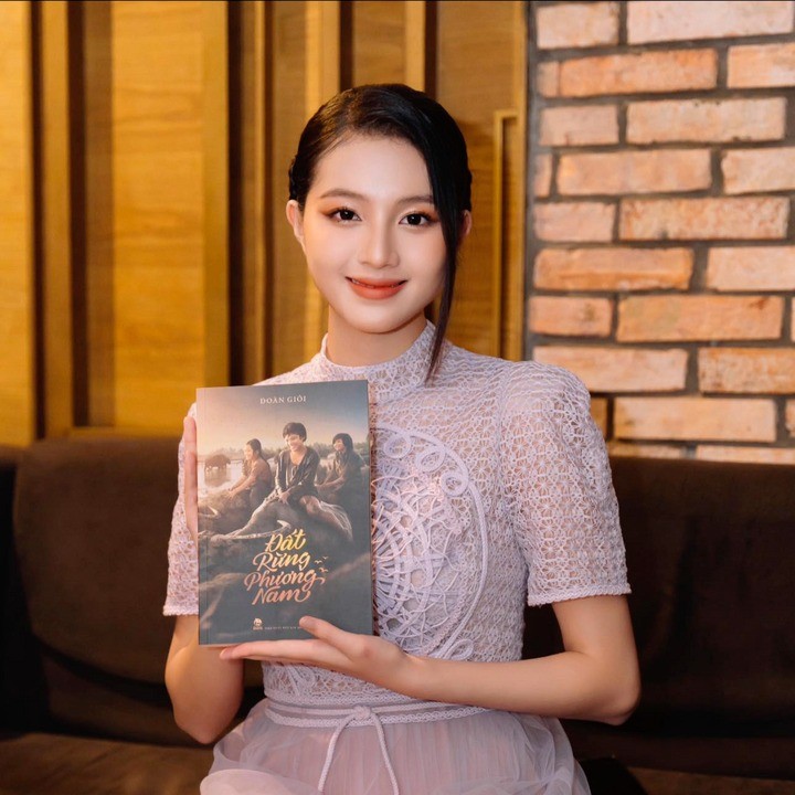 Không bàn về diễn xuất, Bích Ngọc bị chê vì xinh đẹp hiện đại quá, không hợp với nhân vật. Ảnh: Internet Không bàn về diễn xuất, Bích Ngọc bị chê vì xinh đẹp hiện đại quá, không hợp với nhân vật. Ảnh: Internet