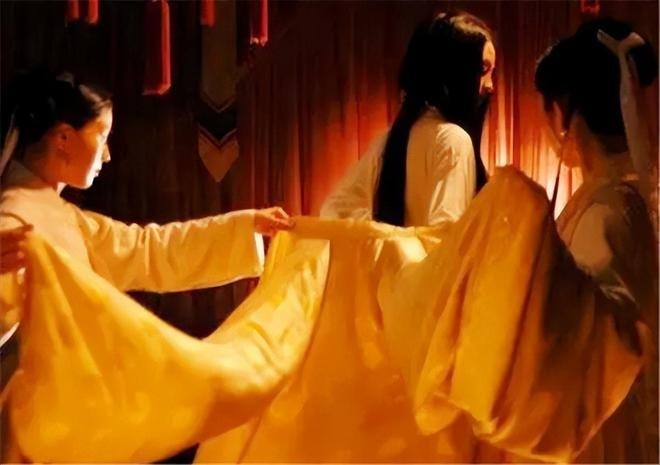 Việc tắm cho phi tần là đặc quyền với thái giám, nhưng cũng tiềm ẩn nhiều nguy cơ. Ảnh minh họa: Internet Việc tắm cho phi tần là đặc quyền với thái giám, nhưng cũng tiềm ẩn nhiều nguy cơ. Ảnh minh họa: Internet