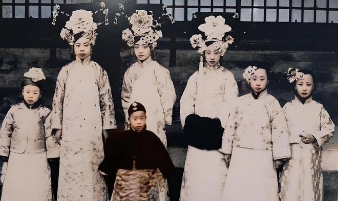 Quan niệm thẩm mỹ của thời đại đó cũng khác bây giờ, chúng ta không thể dùng góc nhìn của người hiện đại để nhận xét người xưa. Ảnh: Internet Quan niệm thẩm mỹ của thời đại đó cũng khác bây giờ, chúng ta không thể dùng góc nhìn của người hiện đại để nhận xét người xưa. Ảnh: Internet