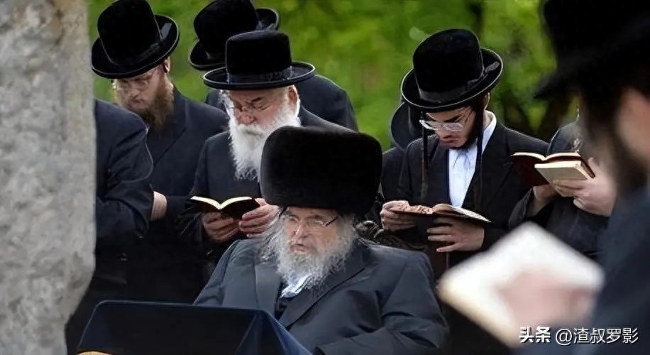 Đàn ông Do Thái không bao giờ để lộ đỉnh đầu của họ ra ngoài. Ảnh minh họa: Internet