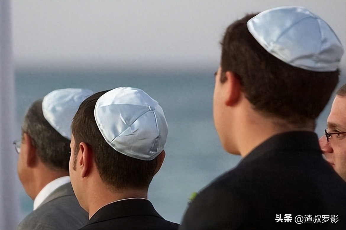 Chiếc mũ tròn nhỏ trở thành phụ kiện không thể thiếu của người Do Thái. Ảnh minh họa: Internet