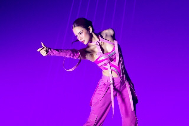 Diệp Lâm Anh làm nóng sân khấu với màn nhảy hiphop sôi động. Ảnh: Internet Diệp Lâm Anh làm nóng sân khấu với màn nhảy hiphop sôi động. Ảnh: Internet