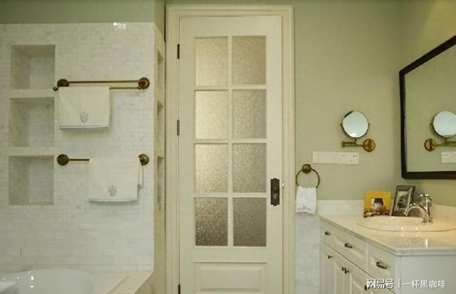 Cửa chính đối diện nhà vệ sinh thì vợ chồng hục hặc, làm ăn thất bát, sức khỏe sa sút. Ảnh minh họa: Internet Cửa chính đối diện nhà vệ sinh thì vợ chồng hục hặc, làm ăn thất bát, sức khỏe sa sút. Ảnh minh họa: Internet