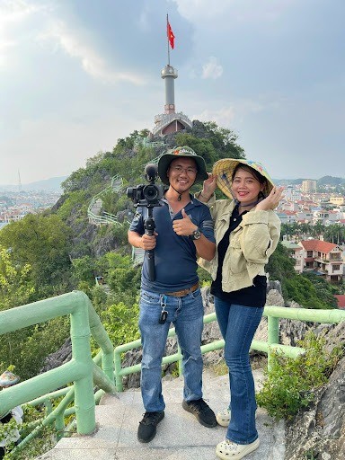 Phạm Dũng đi đến nhiều địa phương khắp Việt Nam để quay lại những điều bình dị mới mẻ Phạm Dũng đi đến nhiều địa phương khắp Việt Nam để quay lại những điều bình dị mới mẻ