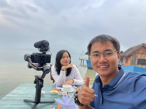 Công việc Youtuber đem lại thu nhập ổn định nhưng chi phí bỏ ra cũng không ít, nhất là đầu tư về trang thiết bị Công việc Youtuber đem lại thu nhập ổn định nhưng chi phí bỏ ra cũng không ít, nhất là đầu tư về trang thiết bị