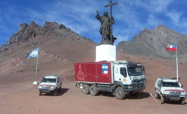 Một bức tượng của Chúa Giêsu Kitô đánh dấu biên giới Argentina – Chile.