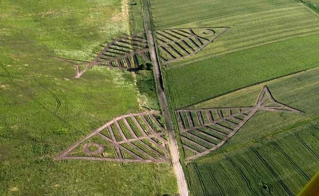 Biên giới giữa Ba Lan – Ukraina. Hàng năm, một lễ hội được tổ chức ở khu vực này, có tên 'The Land Art Festival'.